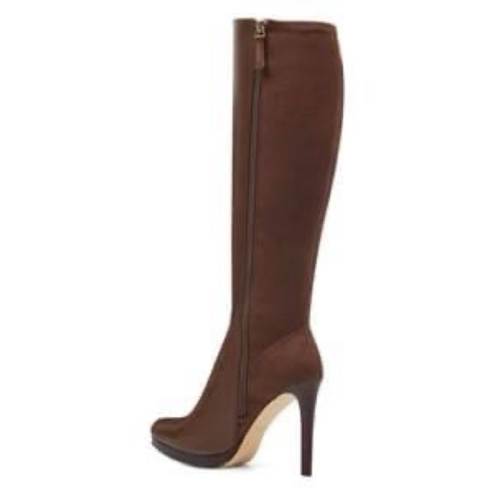 Nine West Quizme women’s wide calf boots. Side zipper new and never worn in box.